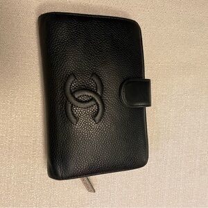 Chanel caviar leather classic wallet